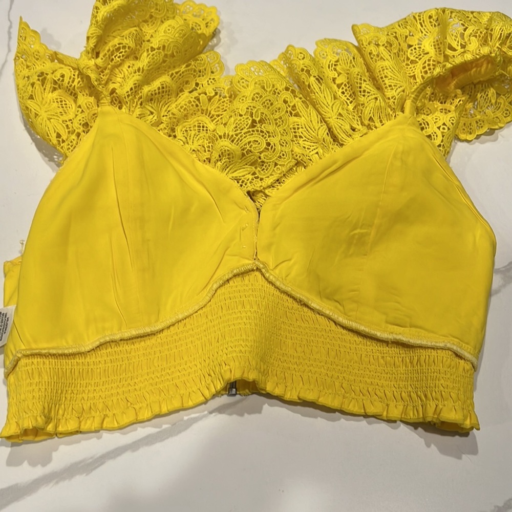 Alice + Olivia Bleeker Ruffled Lace Crop Top - Picture 7 of 9